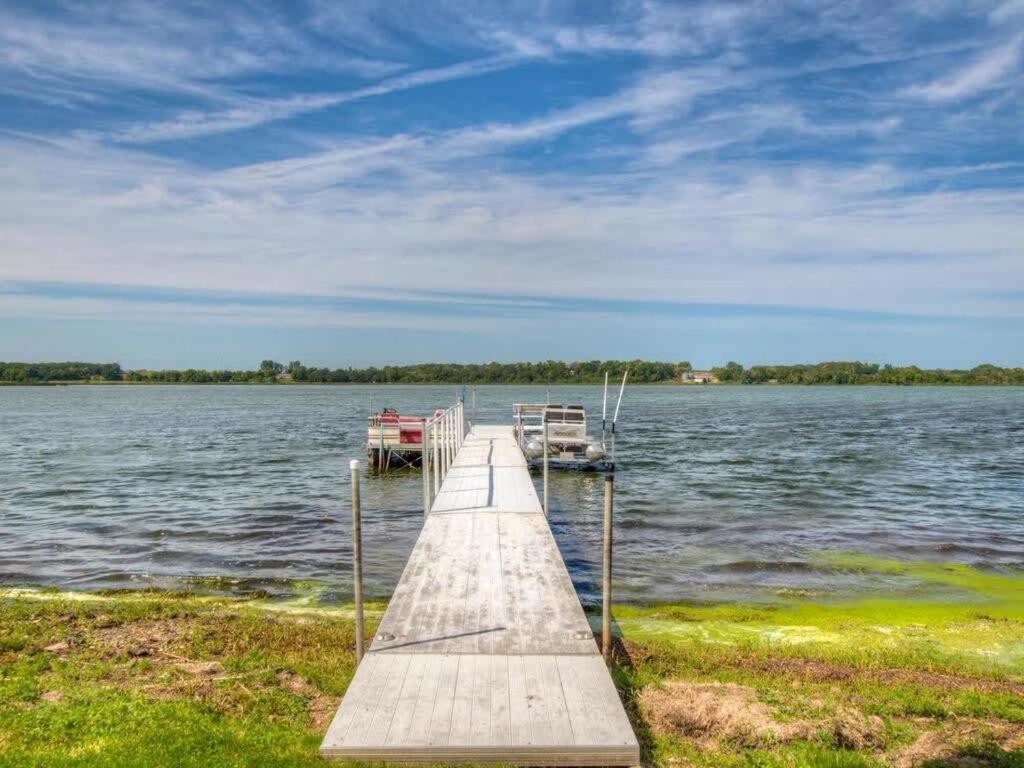 Lake Front Home With Pool And Stunning Views Annandale Exterior photo
