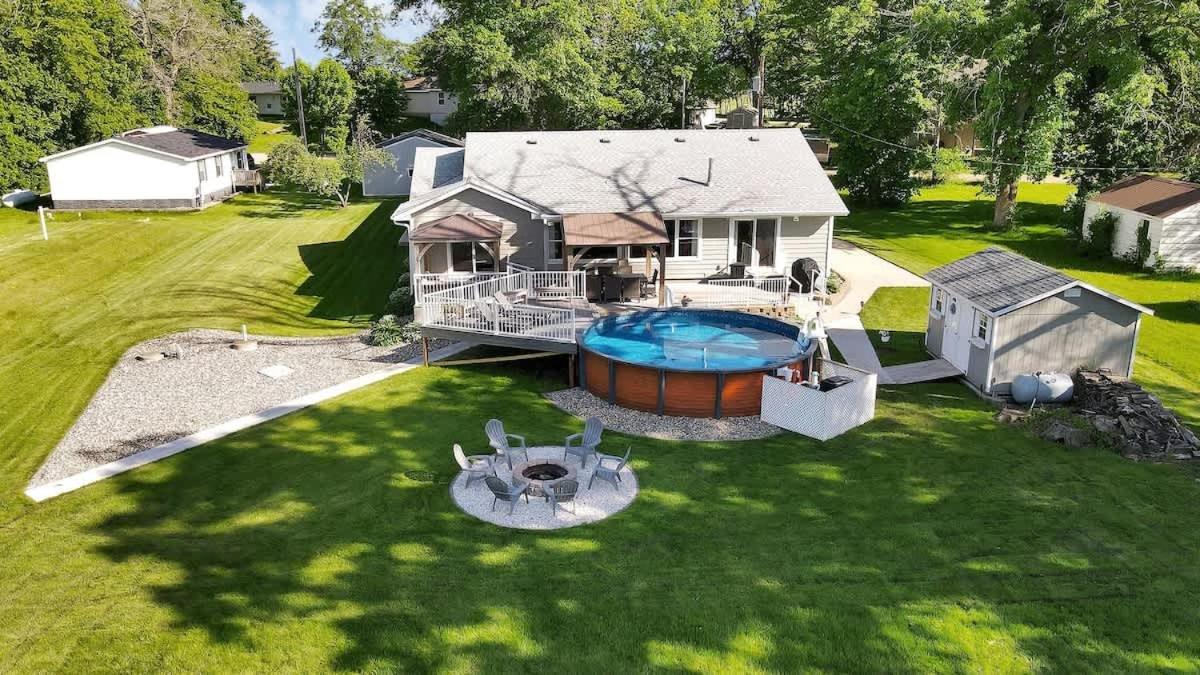Lake Front Home With Pool And Stunning Views Annandale Exterior photo