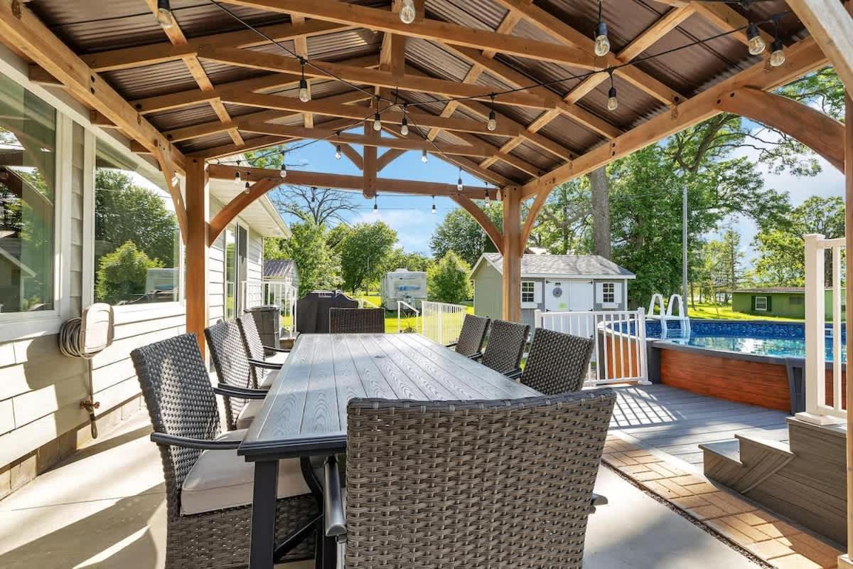 Lake Front Home With Pool And Stunning Views Annandale Exterior photo